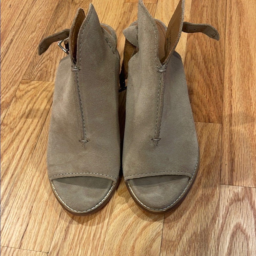 Frye Women’s Suede Courtney Slingback Block Heel Size 7